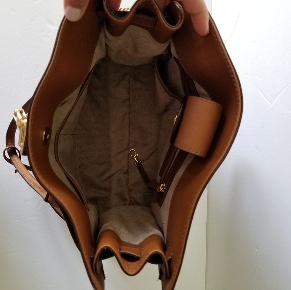Michael Kors Large Hamilton Saffiano Tote Camel / Cognac Bag - Picture 10 of 12